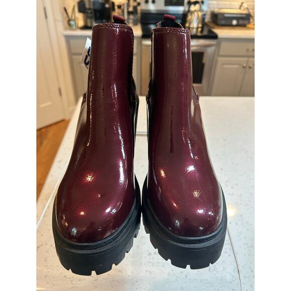Soda Maroon Patent Leather CHELSEA BootS - Women's Size 10 - Picture 4 of 6